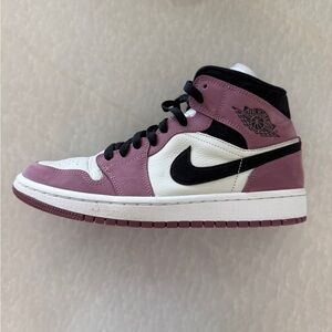 Nike Air Jordan 1 Mid SE size 8